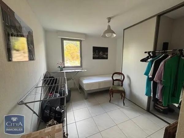 Appartement à louer 4 pièces 121.82m²