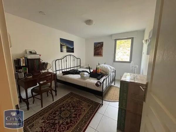 Appartement à louer 4 pièces 121.82m²