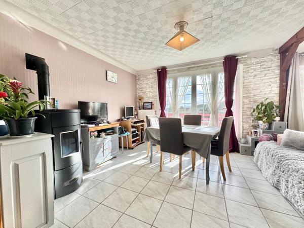 Maison 3 chambres avec sous-sol total et 2 garages