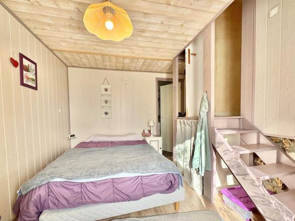 Maison 3 chambres avec sous-sol total et 2 garages