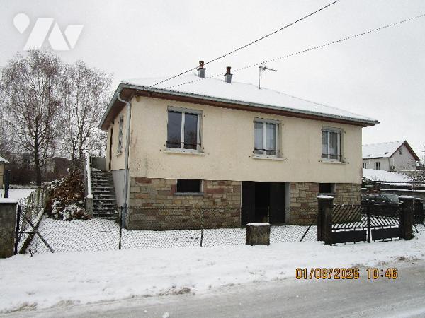 Proche centre ville : Maison sur sous-sol composée de 7 pièces avec terrain attenant de 5 a 14 ca