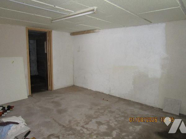 Proche centre ville : Maison sur sous-sol composée de 7 pièces avec terrain attenant de 5 a 14 ca