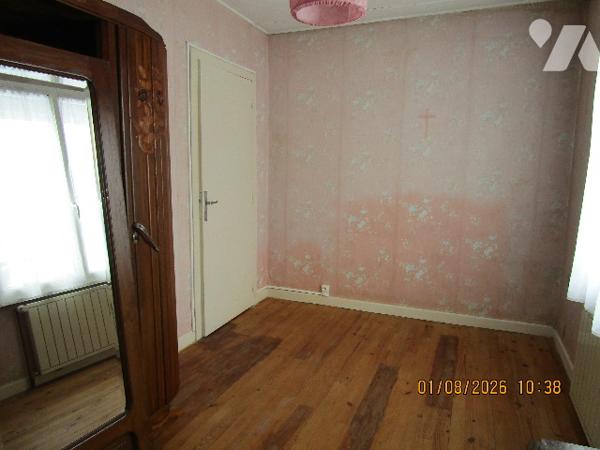 Proche centre ville : Maison sur sous-sol composée de 7 pièces avec terrain attenant de 5 a 14 ca