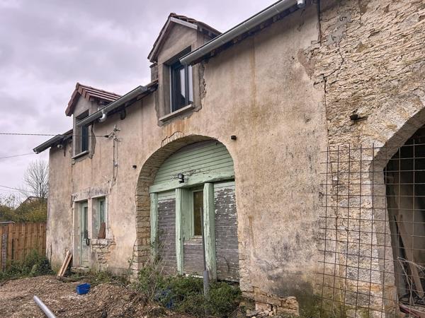 Ferme à rénover avec 43ares de terrain