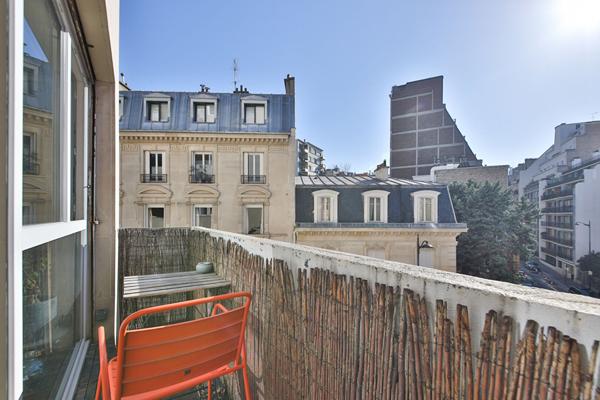 Paris XVI - LOCATION DUPLEX AVEC BALCON TRÈS LUMINEUX