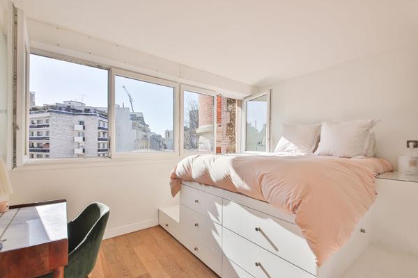 Paris XVI - LOCATION DUPLEX AVEC BALCON TRÈS LUMINEUX