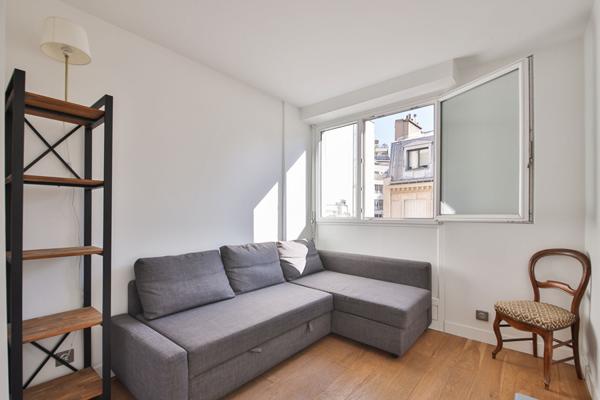 Paris XVI - LOCATION DUPLEX AVEC BALCON TRÈS LUMINEUX