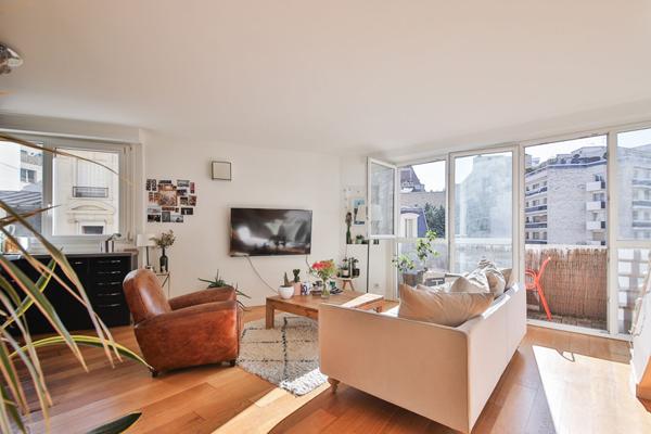 Paris XVI - LOCATION DUPLEX AVEC BALCON TRÈS LUMINEUX
