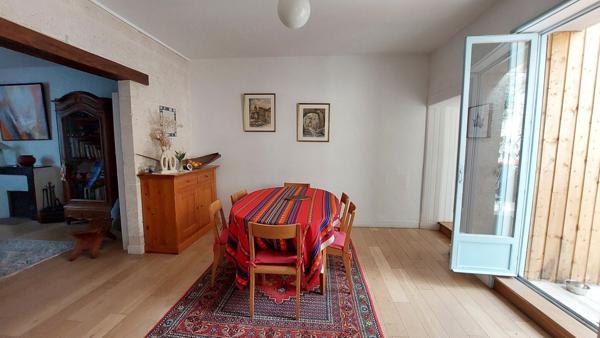 Angoulême maison sur 3 niveaux avec 6 chambres et jardin paysagé. 337 000 €