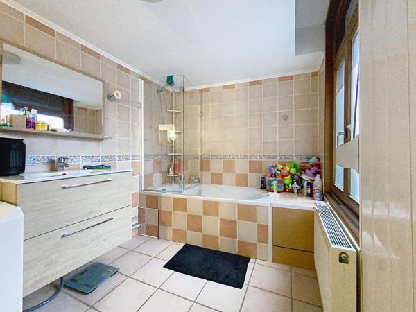 Large maison 5 chambres, terrasse et parking ARMENTIERES
