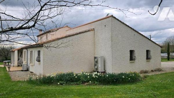 Proche écoles et commerces. Pavillon familial confortable de 173m² comprenant de plain-pied: En...