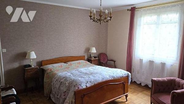 Proche écoles et commerces. Pavillon familial confortable de 173m² comprenant de plain-pied: En...