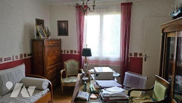 Proche écoles et commerces. Pavillon familial confortable de 173m² comprenant de plain-pied: En...