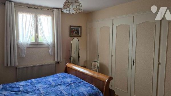 Proche écoles et commerces. Pavillon familial confortable de 173m² comprenant de plain-pied: En...