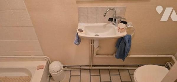 Proche écoles et commerces. Pavillon familial confortable de 173m² comprenant de plain-pied: En...