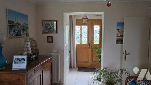 Proche écoles et commerces. Pavillon familial confortable de 173m² comprenant de plain-pied: En...