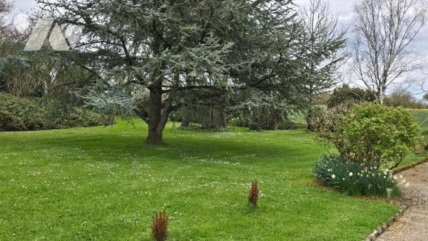 Proche écoles et commerces. Pavillon familial confortable de 173m² comprenant de plain-pied: En...