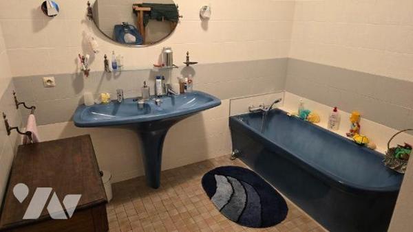 Proche écoles et commerces. Pavillon familial confortable de 173m² comprenant de plain-pied: En...