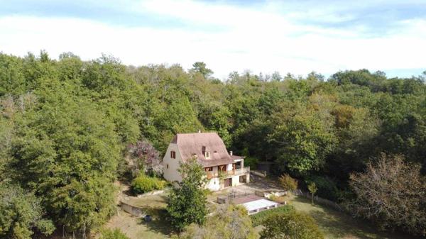 Maison contemporaine - Les eyzies LES EYZIES - Maison périgourdine à vendre de 3 chambres au milieu de sa clairière sans aucune nuisance.