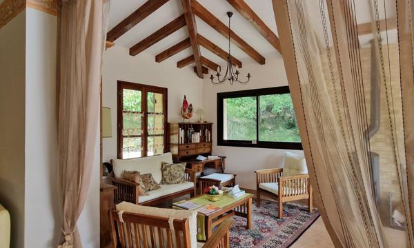 Maison contemporaine - Les eyzies LES EYZIES - Maison périgourdine à vendre de 3 chambres au milieu de sa clairière sans aucune nuisance.