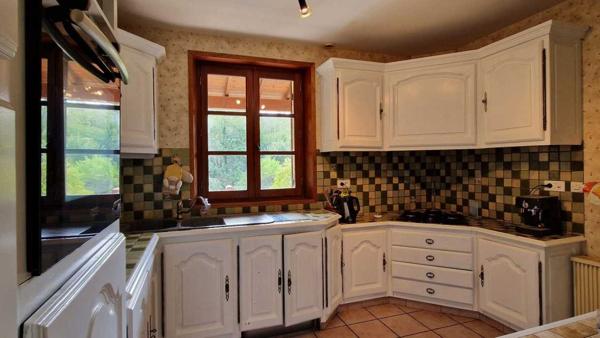 Maison contemporaine - Les eyzies LES EYZIES - Maison périgourdine à vendre de 3 chambres au milieu de sa clairière sans aucune nuisance.
