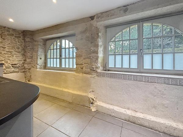 Maison de caractère en pierre – grands volumes et multiples usages