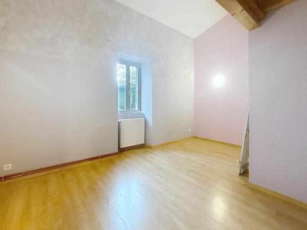 Maison de caractère en pierre – grands volumes et multiples usages