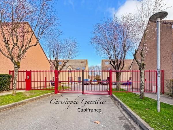 Maison 5 pièces, 4 chambre et bureau - jardin, garage, résidence sécurisée