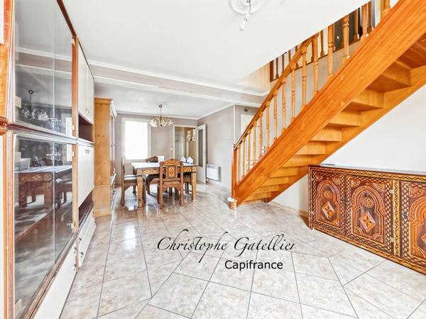 Maison 5 pièces, 4 chambre et bureau - jardin, garage, résidence sécurisée