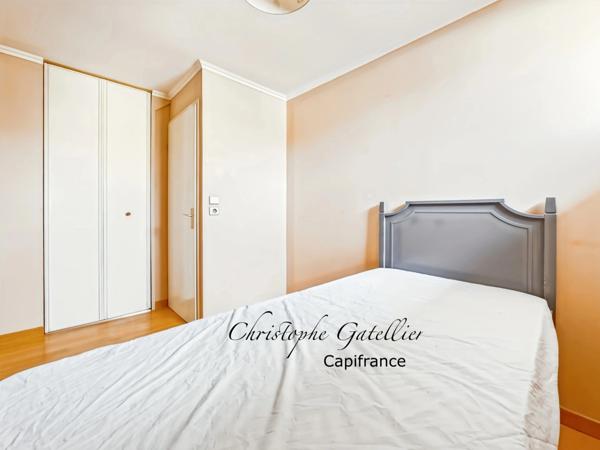 Maison 5 pièces, 4 chambre et bureau - jardin, garage, résidence sécurisée