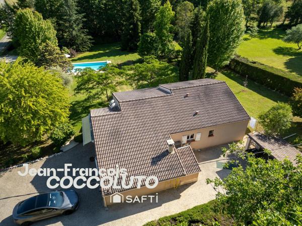 Maison de campagne avec piscine et parc arboré