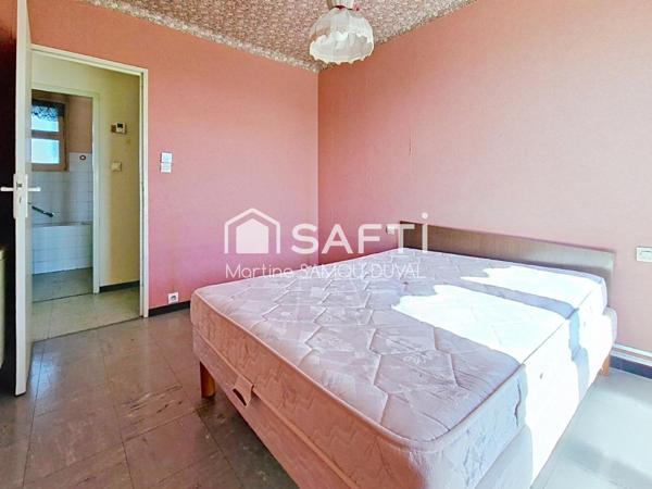 La Seyne appartement au troisième et dernier sans ascenseur étage d'une petite résidence de 4 étages.