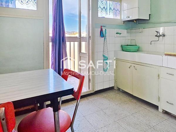 La Seyne appartement au troisième et dernier sans ascenseur étage d'une petite résidence de 4 étages.