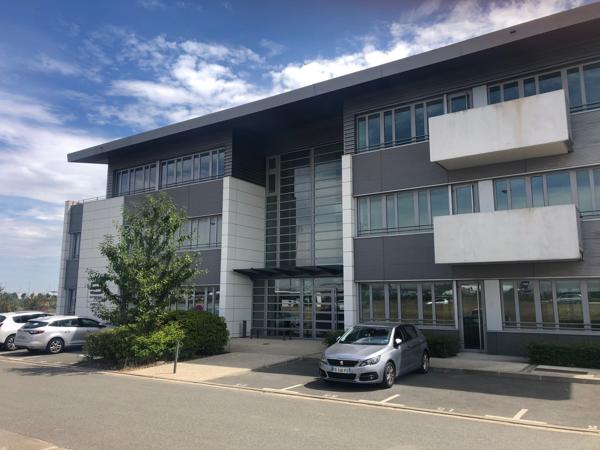 Bureaux à louer à Roissy avec archives en sous-sol et certification BREEAM