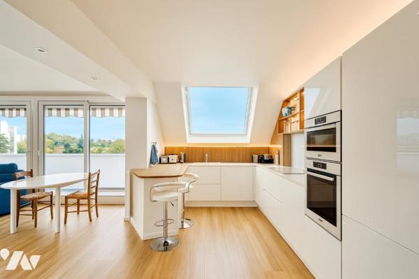 DUPLEX RÉNOVÉ – DERNIER ÉTAGE – 4 CHAMBRES – BALCONS – PARKING – TOURS (LES FONTAINES)