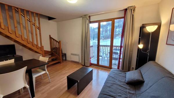 Les Orres 48 m² en duplex 2 chambres dans résidence avec piscine