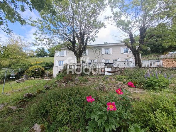 Belle maison avec piscine sur un terrain de plus de 2000 m²