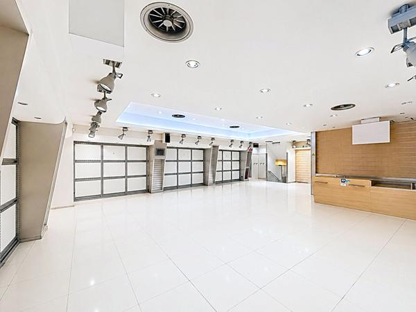 Centre ville de Laval Un local commercial de 158 M² , Laval Centre ville de Laval Un local commercial de 158 M² , Laval