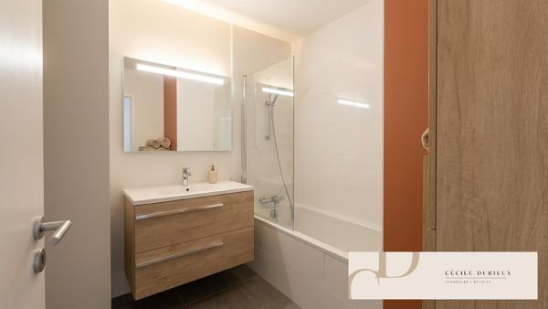 Appartement
         3 pièces
        - 81 m² 310 000 € *