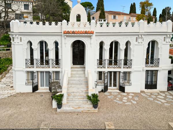 VILLA INDIVIDUELLE DE CARACTÈRE DE TYPE 6 PIÈCES