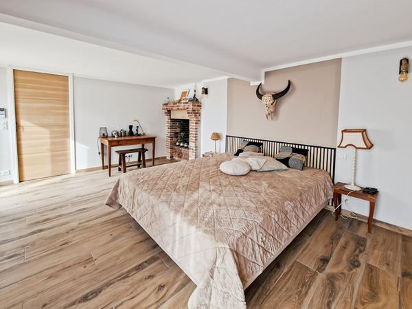 VILLA INDIVIDUELLE DE CARACTÈRE DE TYPE 6 PIÈCES