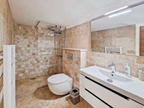 VILLA INDIVIDUELLE DE CARACTÈRE DE TYPE 6 PIÈCES