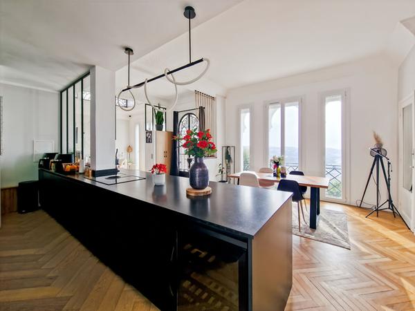 VILLA INDIVIDUELLE DE CARACTÈRE DE TYPE 6 PIÈCES