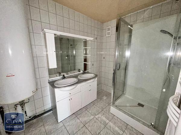 Appartement à louer 4 pièces 77.57m²