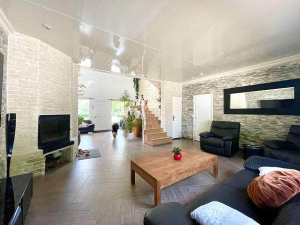 Maison Eragny 11 pièce(s) 310 m2 920 000 € **  - Référence  7995