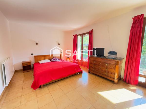 Maison 160 m2 et 60 m2 de dépendances