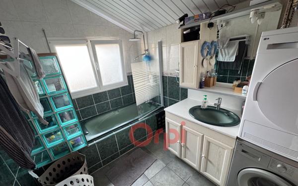 Maison à louer    3 pièces •  Combles