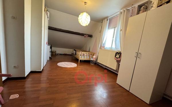 Maison à louer    3 pièces •  Combles