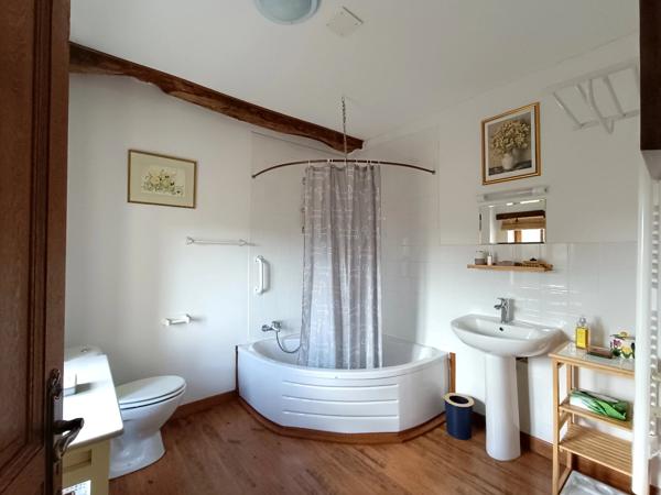 Belle grange et maison d'amis proche des commodités - 5 chambres au total!