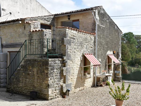 Belle grange et maison d'amis proche des commodités - 5 chambres au total!